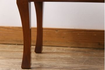 レトロ家具　和製アンティーク　総ケヤキ材製　レトロな演出にぴったりの小さな座卓(角ちゃぶ台、飾り台)