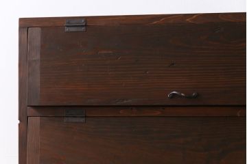アンティーク家具　リメイク品　明治期の松材を利用したパタパタ扉の脚付き収納棚(戸棚、下駄箱、キャビネット)(1)