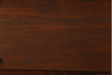 アンティーク家具　リメイク品　明治期の松材を利用したパタパタ扉の脚付き収納棚(戸棚、下駄箱、キャビネット)(1)