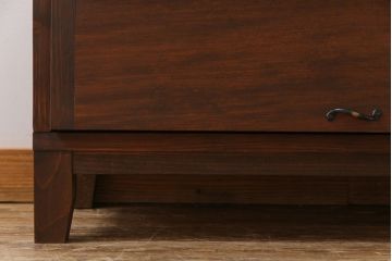 アンティーク家具　リメイク品　明治期の松材を利用したパタパタ扉の脚付き収納棚(戸棚、下駄箱、キャビネット)(1)