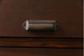 アンティーク家具　リメイク品　明治期の松材を利用したパタパタ扉の脚付き収納棚(戸棚、下駄箱、キャビネット)(2)