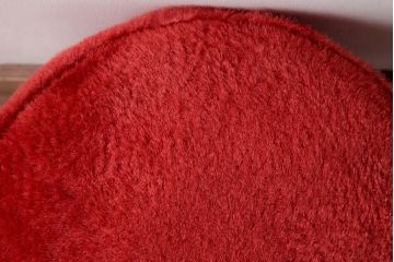 ヴィンテージ家具　ビンテージ　差し色にぴったりの赤いフェイクファースツール(椅子、チェア)