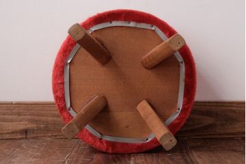 ヴィンテージ家具　ビンテージ　差し色にぴったりの赤いフェイクファースツール(椅子、チェア)