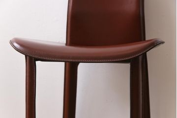 ヴィンテージ家具　イタリアビンテージ　本革　エレガントな雰囲気漂うレザーチェア(ダイニングチェア)