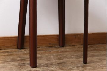 ヴィンテージ家具　イタリアビンテージ　本革　エレガントな雰囲気漂うレザーチェア(ダイニングチェア)