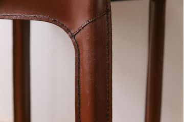 ヴィンテージ家具　イタリアビンテージ　本革　エレガントな雰囲気漂うレザーチェア(ダイニングチェア)
