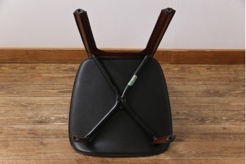 ヴィンテージ家具　イタリアビンテージ　本革　エレガントな雰囲気漂うレザーチェア(ダイニングチェア)