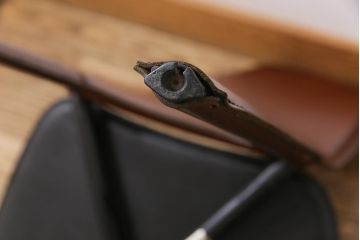 ヴィンテージ家具　イタリアビンテージ　本革　エレガントな雰囲気漂うレザーチェア(ダイニングチェア)