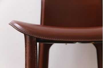 ヴィンテージ家具　イタリアビンテージ　本革　エレガントな雰囲気漂うレザーチェア(ダイニングチェア)(1)