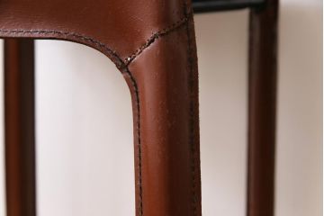 ヴィンテージ家具　イタリアビンテージ　本革　エレガントな雰囲気漂うレザーチェア(ダイニングチェア)(1)