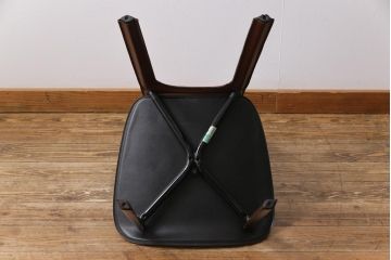 ヴィンテージ家具　イタリアビンテージ　本革　エレガントな雰囲気漂うレザーチェア(ダイニングチェア)(1)