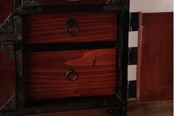アンティーク家具　和製アンティーク　木地呂塗り　漆の光沢が美しい仙台小箪笥(時代箪笥、和タンス)