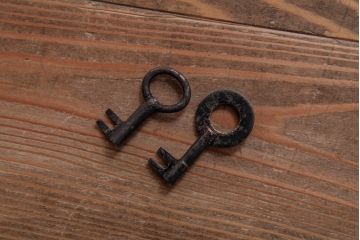 アンティーク家具　和製アンティーク　木地呂塗り　漆の光沢が美しい仙台小箪笥(時代箪笥、和タンス)