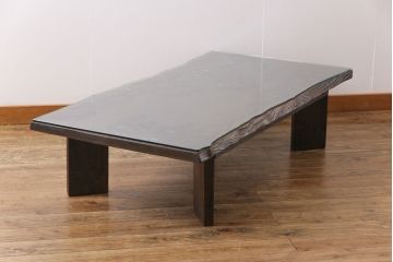 中古　伝統工芸軽井沢彫り　特注品　天板栃の木一枚板　梅の大木が目を引く座卓(ローテーブル)(定価約88万円)(R-032057)