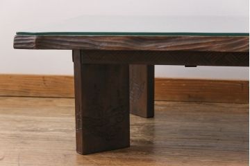 中古　伝統工芸軽井沢彫り　特注品　天板栃の木一枚板　梅の大木が目を引く座卓(ローテーブル)(定価約88万円)(R-032057)