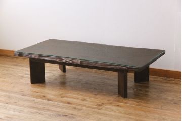 中古　伝統工芸軽井沢彫り　特注品　天板栃の木一枚板　梅の大木が目を引く座卓(ローテーブル)(定価約88万円)(R-032057)