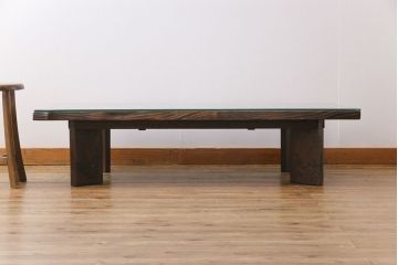 中古　伝統工芸軽井沢彫り　特注品　天板栃の木一枚板　梅の大木が目を引く座卓(ローテーブル)(定価約88万円)(R-032057)