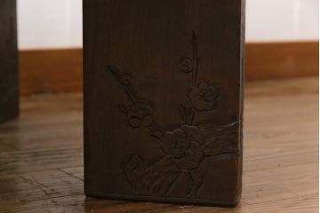 中古　伝統工芸軽井沢彫り　特注品　天板栃の木一枚板　梅の大木が目を引く座卓(ローテーブル)(定価約88万円)(R-032057)