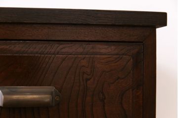 アンティーク家具　和製アンティーク　リメイク　脚付き　ケヤキの杢目が美しい上手物のローボード(ローチェスト、リビングボード)