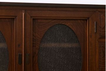 アンティーク家具　和製アンティーク　リメイク　脚付き　ケヤキの杢目が美しい上手物のローボード(ローチェスト、リビングボード)