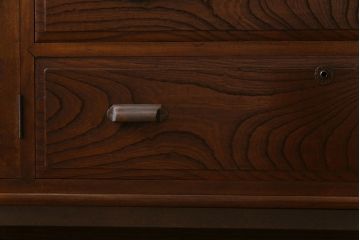 アンティーク家具　和製アンティーク　リメイク　脚付き　ケヤキの杢目が美しい上手物のローボード(ローチェスト、リビングボード)