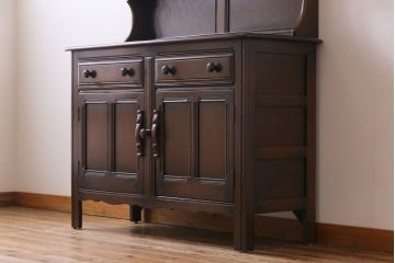 ヴィンテージ家具　イギリスビンテージ　ERCOL(アーコール)　Old Colonial(オールドコロニアル)　気品と風格が漂うカップボード(本棚、ブックシェルフ、食器棚)
