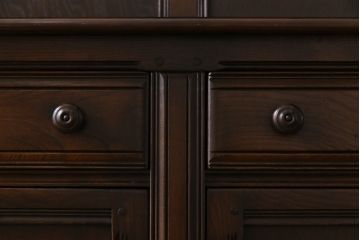 ヴィンテージ家具　イギリスビンテージ　ERCOL(アーコール)　Old Colonial(オールドコロニアル)　気品と風格が漂うカップボード(本棚、ブックシェルフ、食器棚)