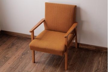ヴィンテージ家具　北欧ビンテージ　ビーチ材　明るい木色が柔らかな雰囲気の1人掛けソファ(アームチェア)