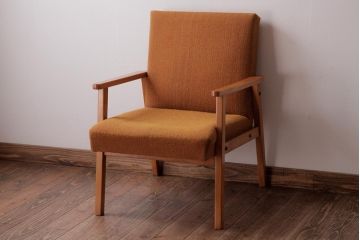 ヴィンテージ家具　北欧ビンテージ　ビーチ材　明るい木色が柔らかな雰囲気の1人掛けソファ(アームチェア)