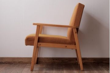ヴィンテージ家具　北欧ビンテージ　ビーチ材　明るい木色が柔らかな雰囲気の1人掛けソファ(アームチェア)(1)