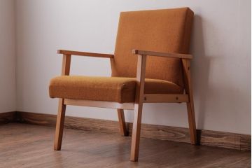 ヴィンテージ家具　北欧ビンテージ　ビーチ材　明るい木色が柔らかな雰囲気の1人掛けソファ(アームチェア)(1)