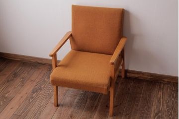 ヴィンテージ家具　北欧ビンテージ　ビーチ材　明るい木色が柔らかな雰囲気の1人掛けソファ(アームチェア)(1)