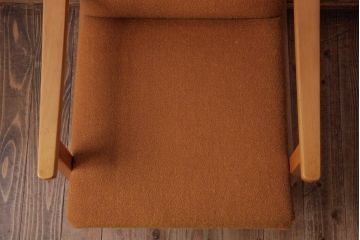 ヴィンテージ家具　北欧ビンテージ　ビーチ材　明るい木色が柔らかな雰囲気の1人掛けソファ(アームチェア)(1)