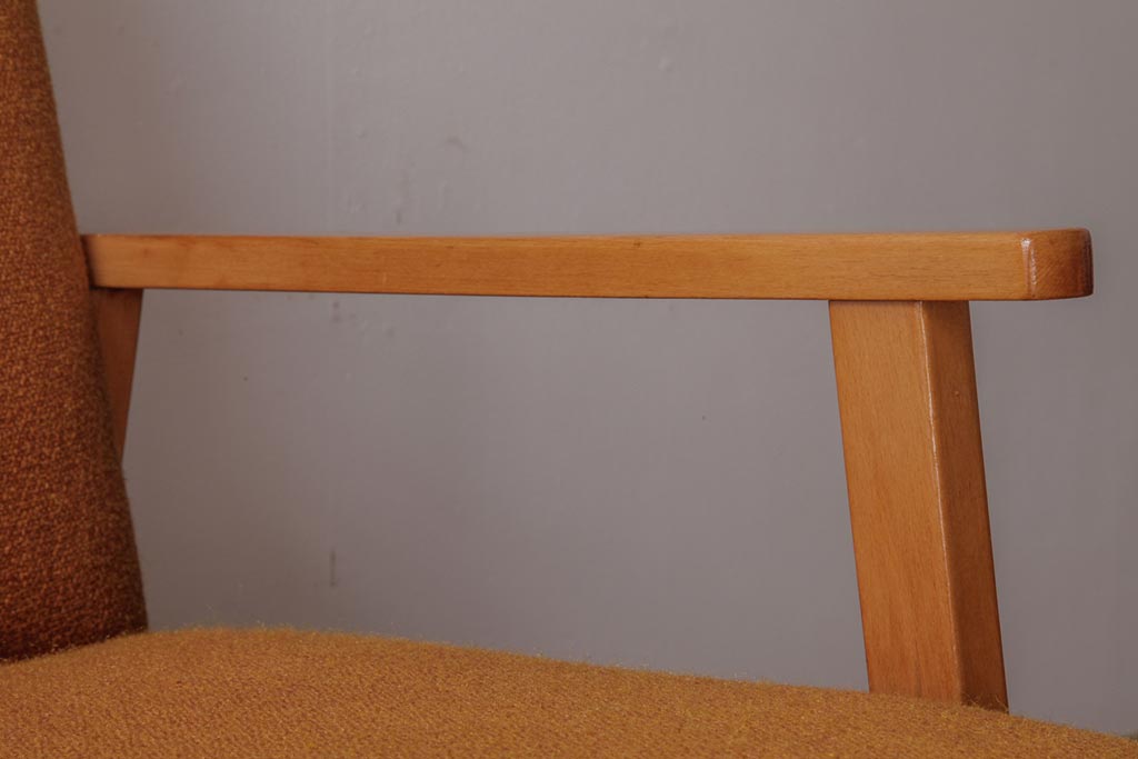 ヴィンテージ家具　北欧ビンテージ　ビーチ材　明るい木色が柔らかな雰囲気の1人掛けソファ(アームチェア)(1)