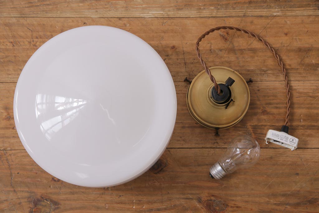 大正昭和初期　シンプルな乳白ガラスのペンダントライト(吊り下げ照明・天井照明)(1)