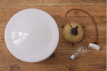 大正昭和初期　シンプルな乳白ガラスのペンダントライト(吊り下げ照明・天井照明)(1)