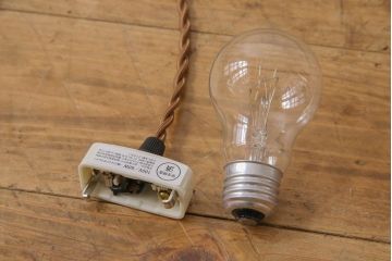 大正昭和初期　シンプルな乳白ガラスのペンダントライト(吊り下げ照明・天井照明)(1)