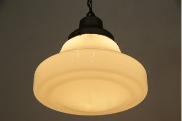 大正昭和初期　戦前　柔らかな印象の乳白色のガラス天井照明(吊り下げ照明、電笠)