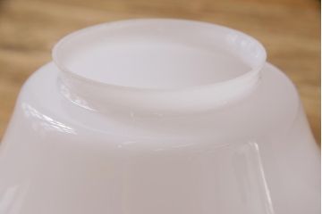 大正昭和初期　戦前　柔らかな印象の乳白色のガラス天井照明(吊り下げ照明、電笠)