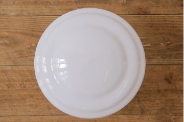 昭和レトロ　丸みを帯びた形が愛らしい小振りな天井照明(吊り下げ照明、電笠)