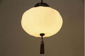 昭和レトロ　タッセル(飾り房)付き　提灯のような形が魅力的な天井照明(吊り下げ照明、電笠)(1)