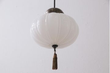 昭和レトロ　タッセル(飾り房)付き　提灯のような形が魅力的な天井照明(吊り下げ照明、電笠)(1)
