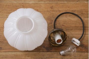 昭和レトロ　タッセル(飾り房)付き　提灯のような形が魅力的な天井照明(吊り下げ照明、電笠)(1)