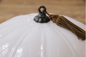 昭和レトロ　タッセル(飾り房)付き　提灯のような形が魅力的な天井照明(吊り下げ照明、電笠)(1)