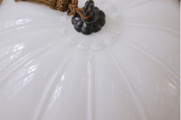 昭和レトロ　タッセル(飾り房)付き　提灯のような形が魅力的な天井照明(吊り下げ照明、電笠)(1)