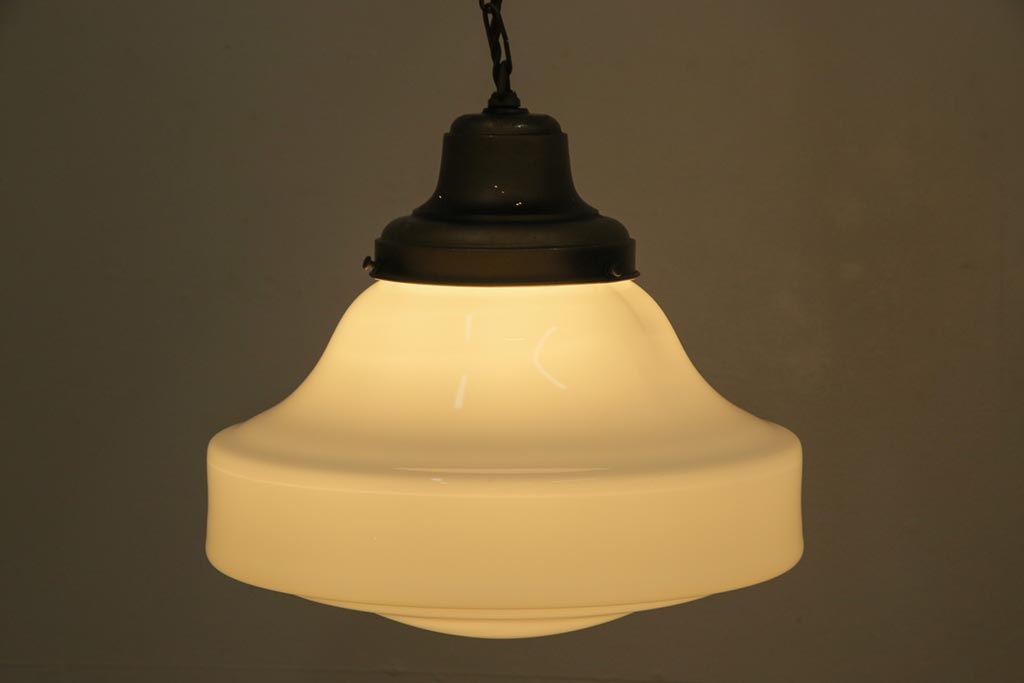 大正昭和初期　ユニークなシルエットが目を引くペンダントライト(天井照明)