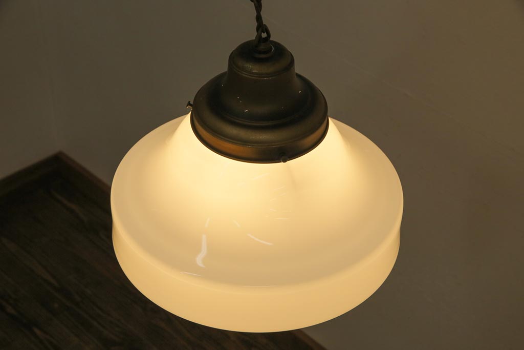大正昭和初期　ユニークなシルエットが目を引くペンダントライト(天井照明)