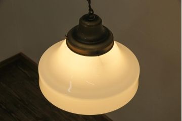 大正昭和初期　ユニークなシルエットが目を引くペンダントライト(天井照明)
