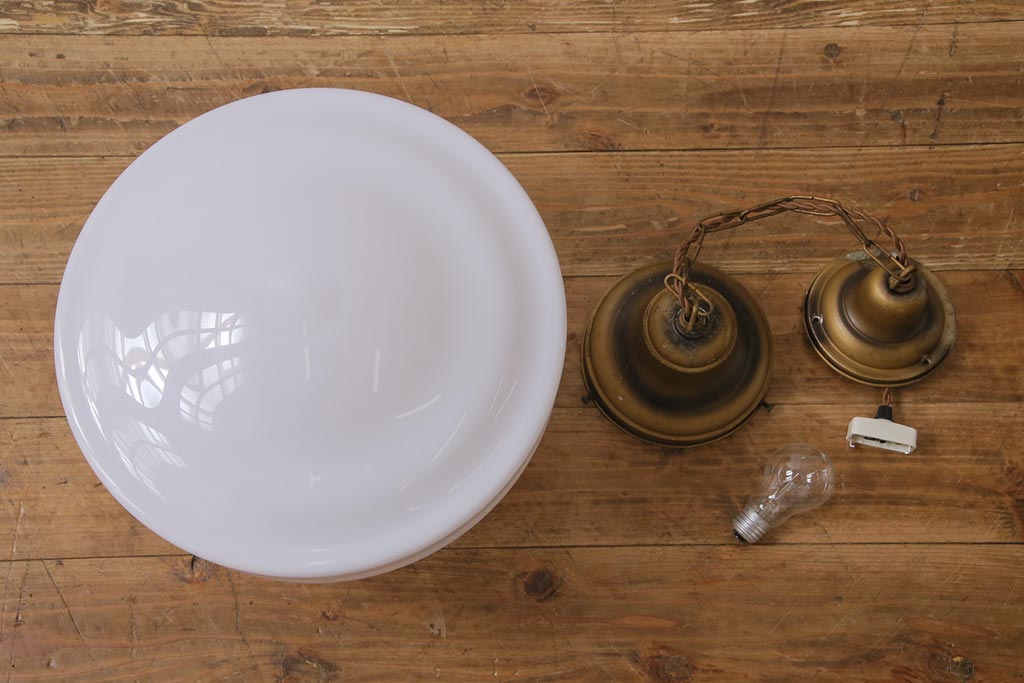 大正昭和初期　ユニークなシルエットが目を引くペンダントライト(天井照明)