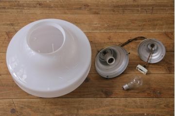 大正昭和初期　ユニークなシルエットが目を引くペンダントライト(天井照明)